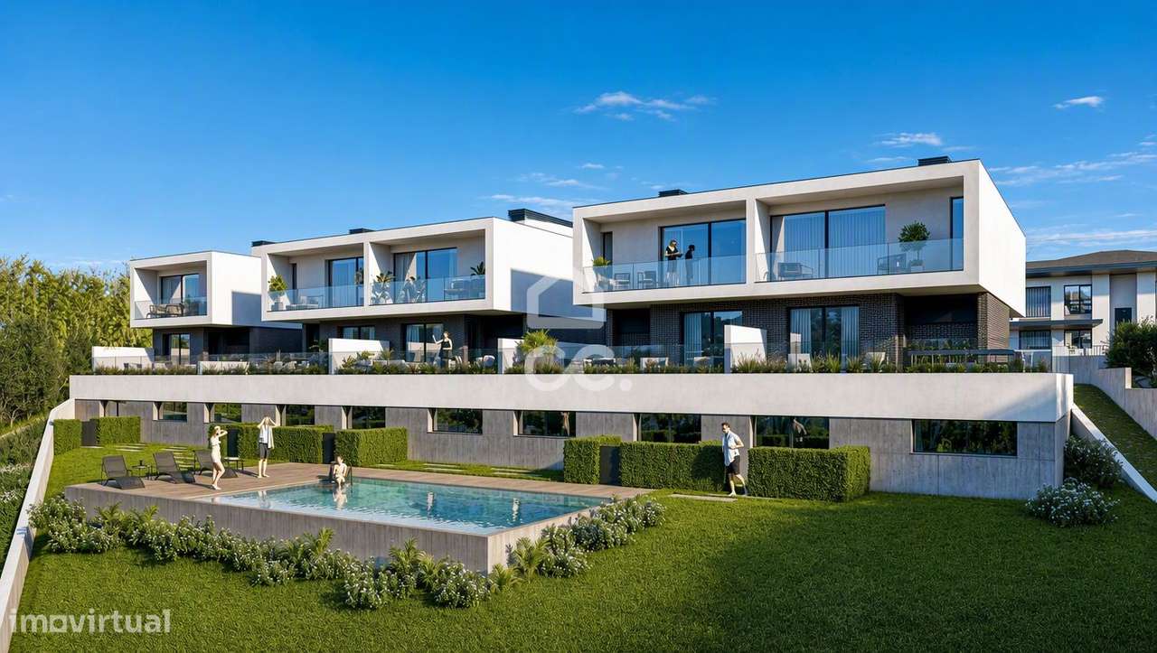 Moradia T3+1 nova, com jardim e terraço, em condomínio privativo com p-0
