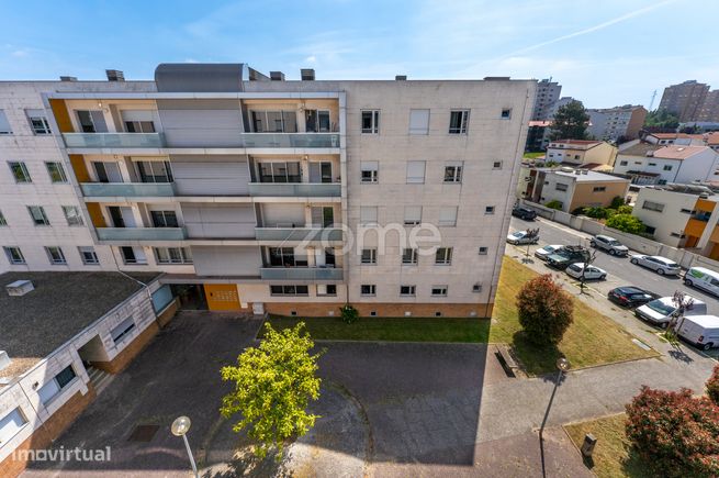 Apartamento T3 com duas varandas, garagem e arrumos, Maia-10