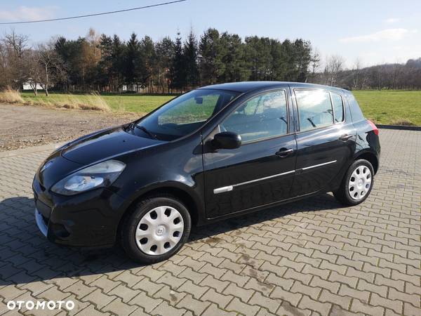 Renault Clio 1.2 16V 75 Expression - 9