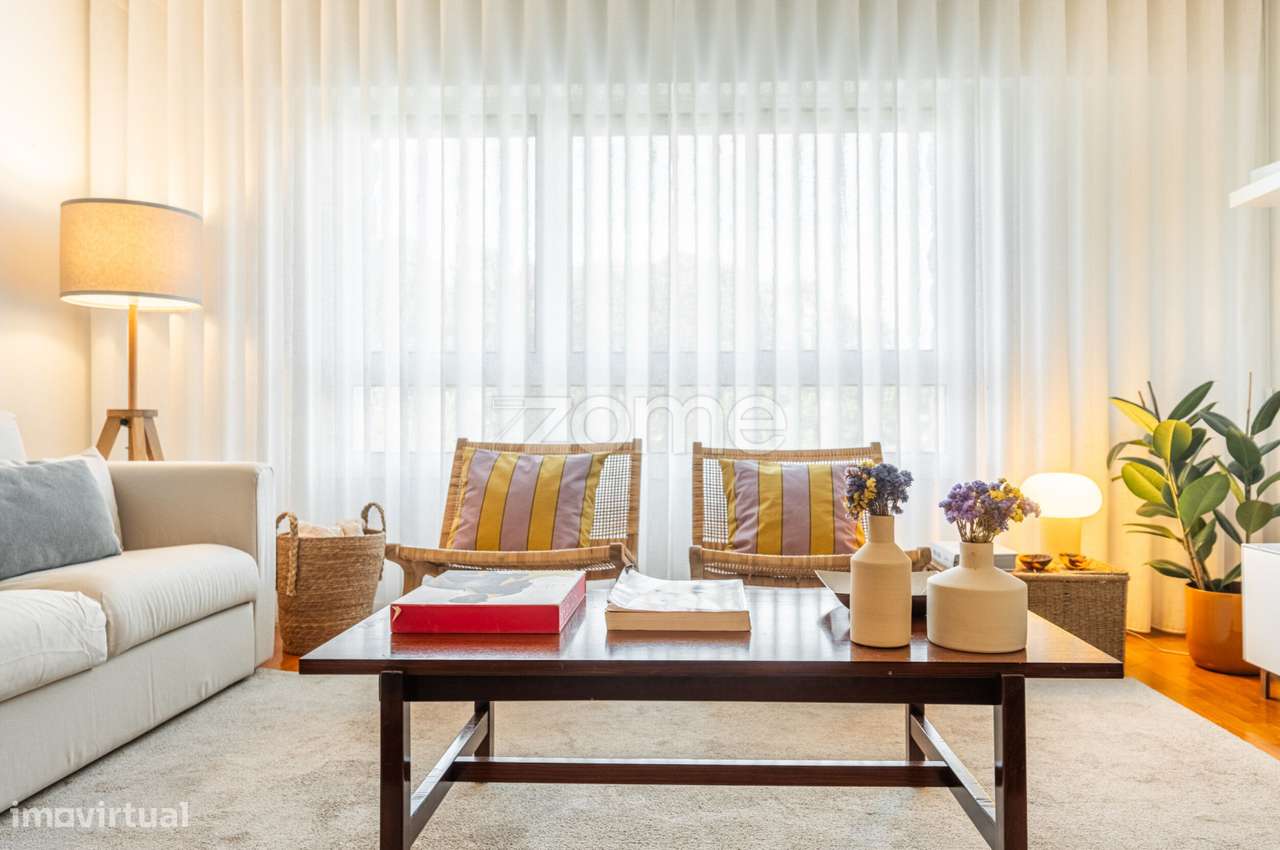 Apartamento T3 com garagem e arrumos, Foz do Douro, Porto-1