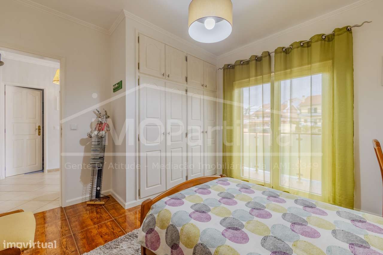 Moradia T3 | 212m2 | c/Jardim e Garagem | Odivelas-23