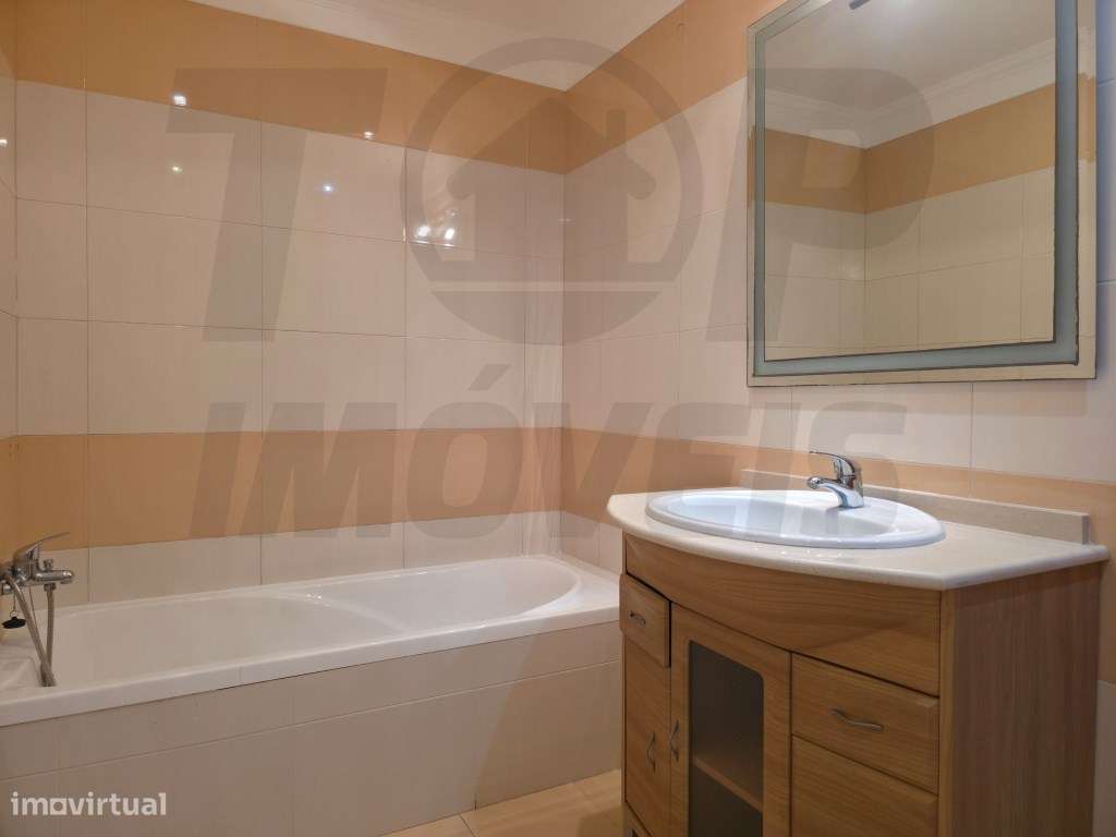 Apartamento T3 com Parqueamento - Urb. das Oliveirinhas - Samora Co...-10