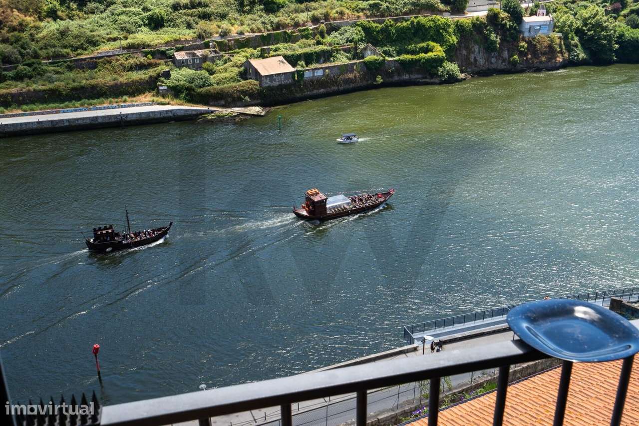 Uma Joia Contemporânea Sobre o Douro - T1 com vistas deslumbrantes-28