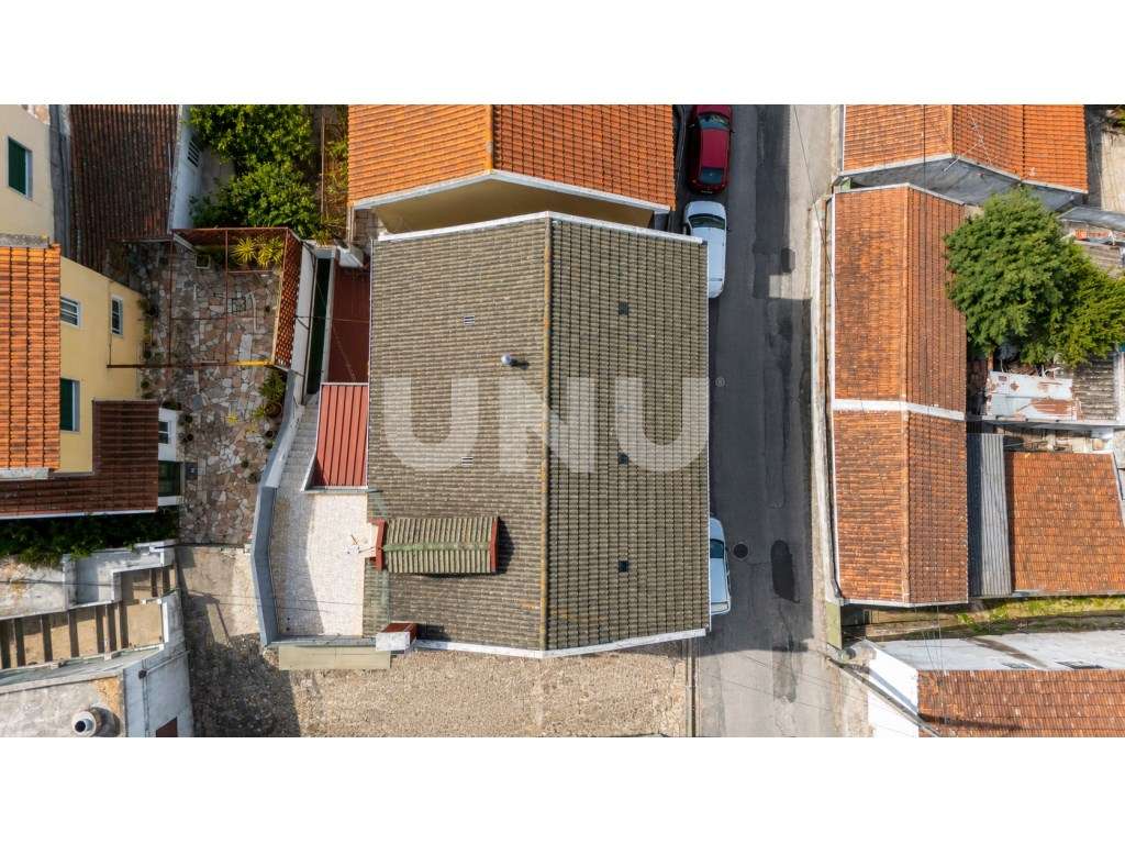 Moradia Bifamiliar T4 + T1 com garagem nas Paredes, em Alenquer!-38