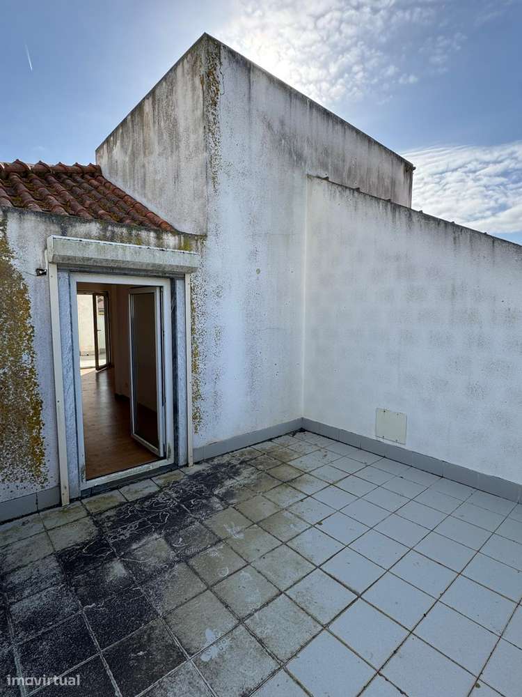 Moradia T5 com piscina, garagem e vista mar em Ericeira-24