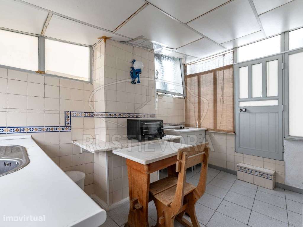 Moradia Unifamiliar T4 no Centro Histórico da Cidade - Potencial de...-14