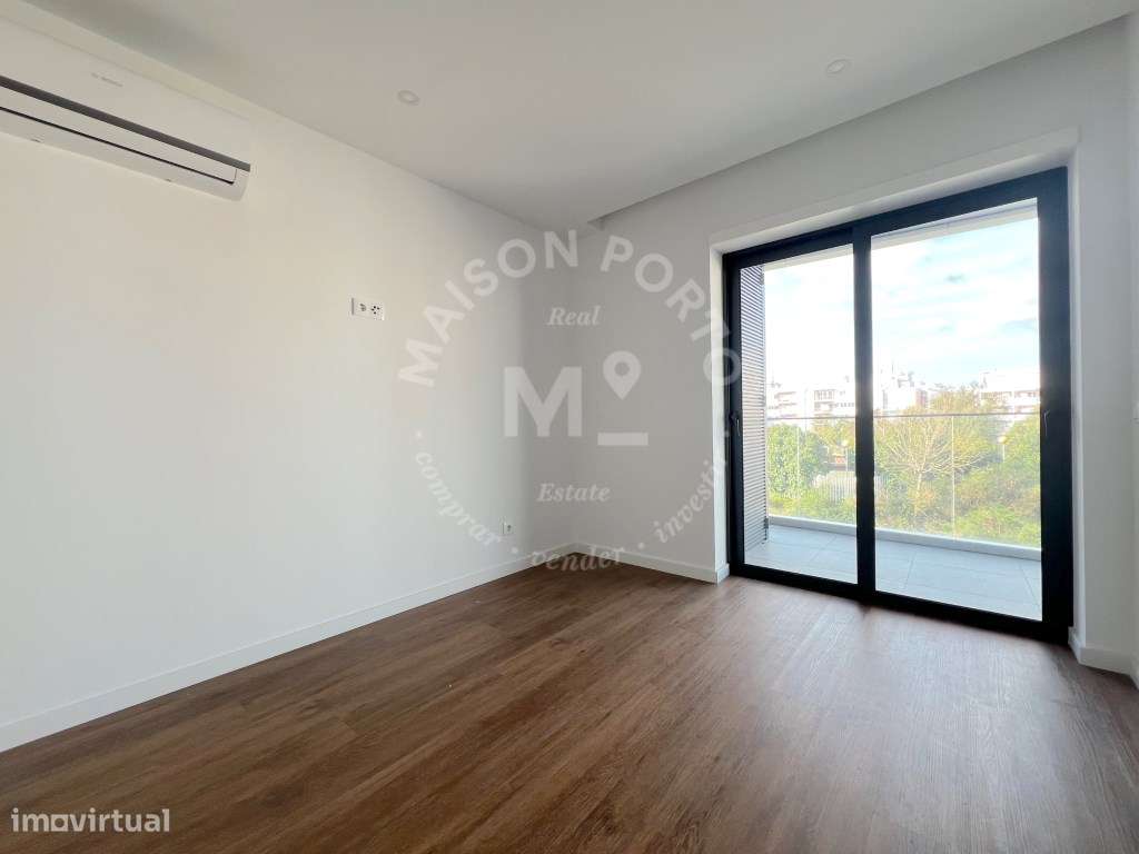 Apartamento T2 com Varanda, Suite e Lugar de Estacionamento em Água...-19