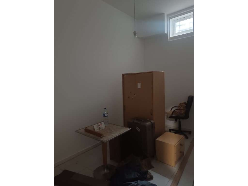 Espaço Comercial com +10 divisões, composto por várias divisões com...-10