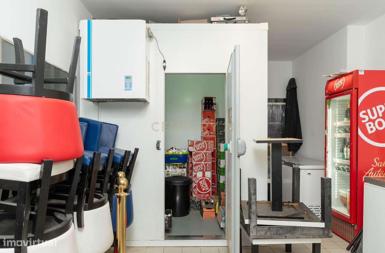 Trespasse de Bar / Restaurante de Diversão Noturna na Av. Marques de T-13