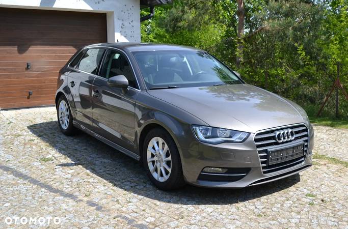 Audi A3 1.6 TDI Sportback ultra Attraction - 3