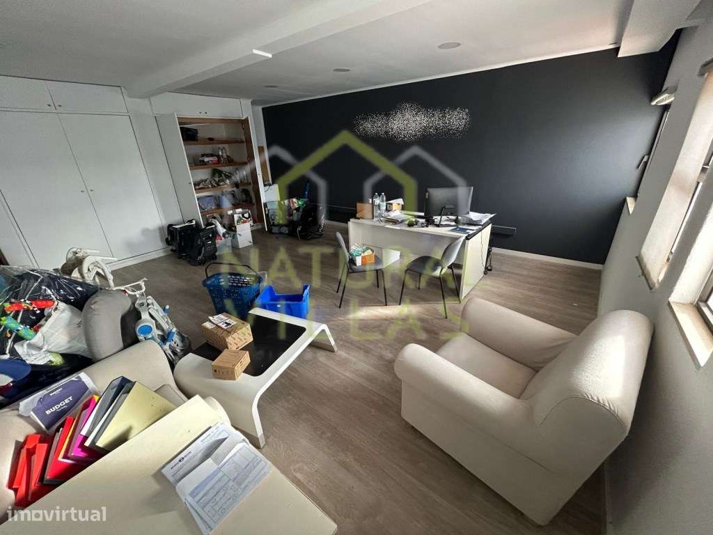 Gabinete nas proximidades do Aeroporto de Faro - Grande imagem: 2/2