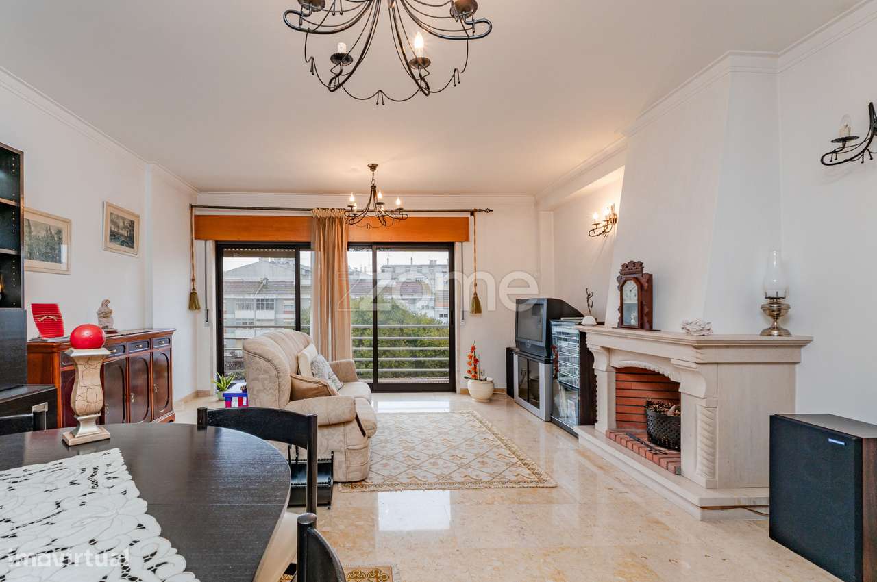 Apartamento T3 em bom estado de conservação com estacionamento. - Grande imagem: 2/31