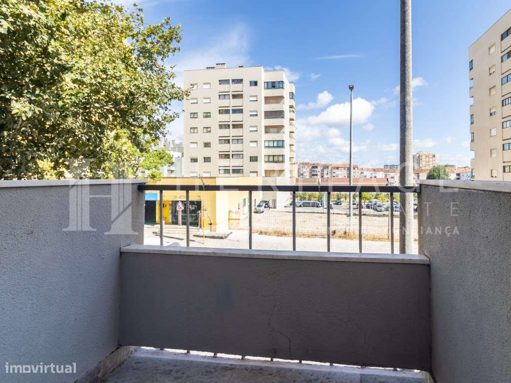 T2 totalmente remodelado na prestigiada Avenida do Bocage-27