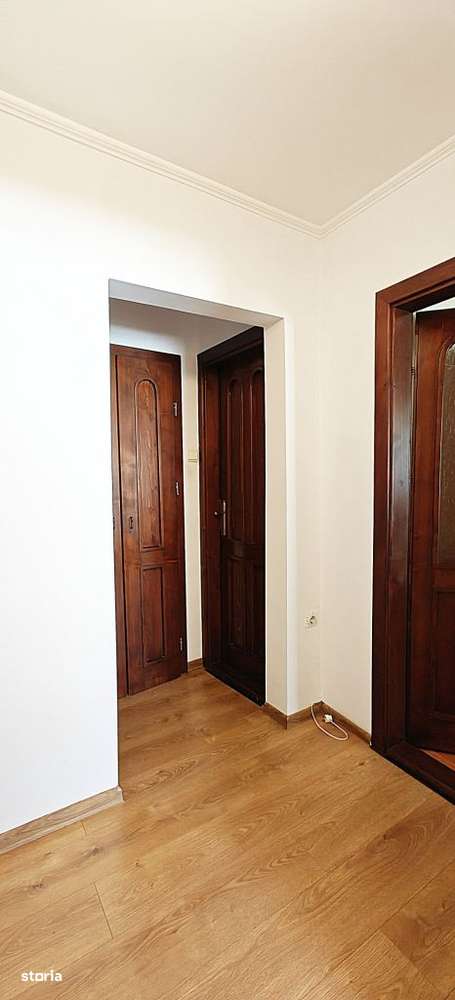 COMISION 0% Apartament 3 camere decomandate/2 bai/balcon/pivnita/Siret-12