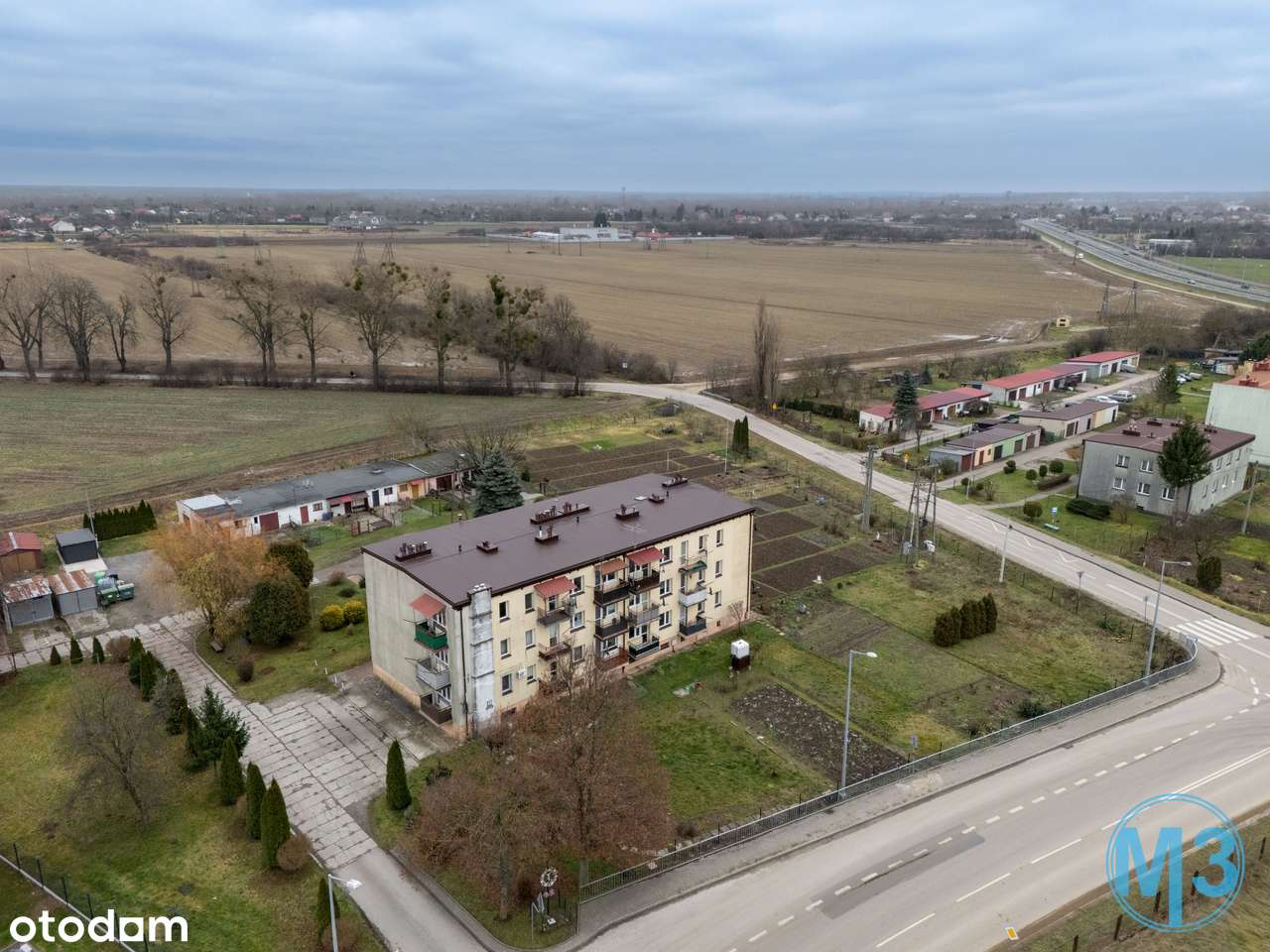 Mieszkanie z ogródkiem, garażem i budynkiem gosp. – idealny pakiet-1