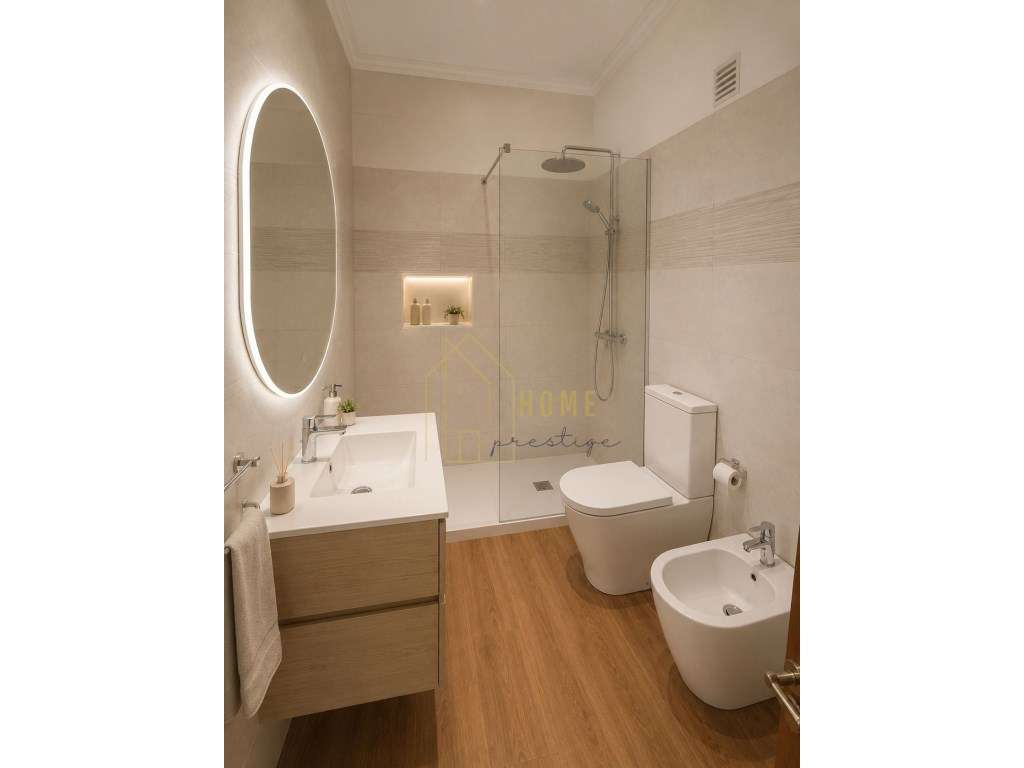 Apartamento T2 Remodelado na Amora (Seixal)-4