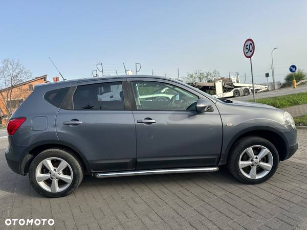 Nissan Qashqai 2.0 dCi DPF tekna - 8