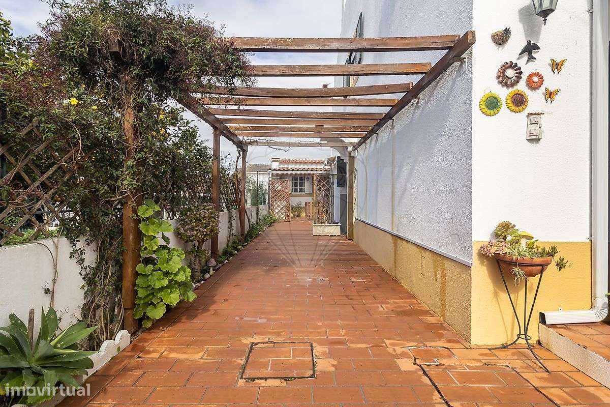 Moradia Geminada T3+2 – Quinta do Conde para venda-18