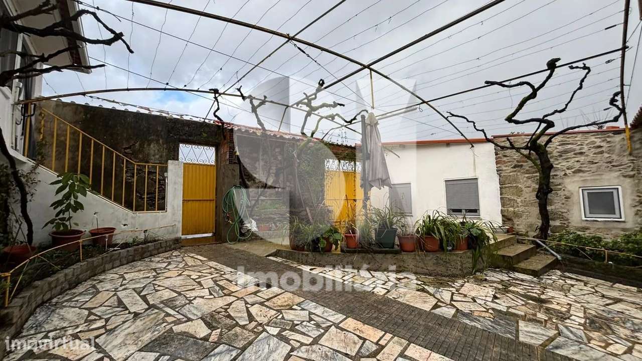Moradia T3 com anexo e terreno / Vila Nova de Poiares - Grande imagem: 4/50