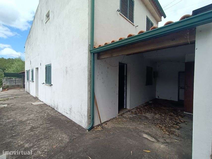 Moradia T2 Geminada com 2 Casas de Banho-3
