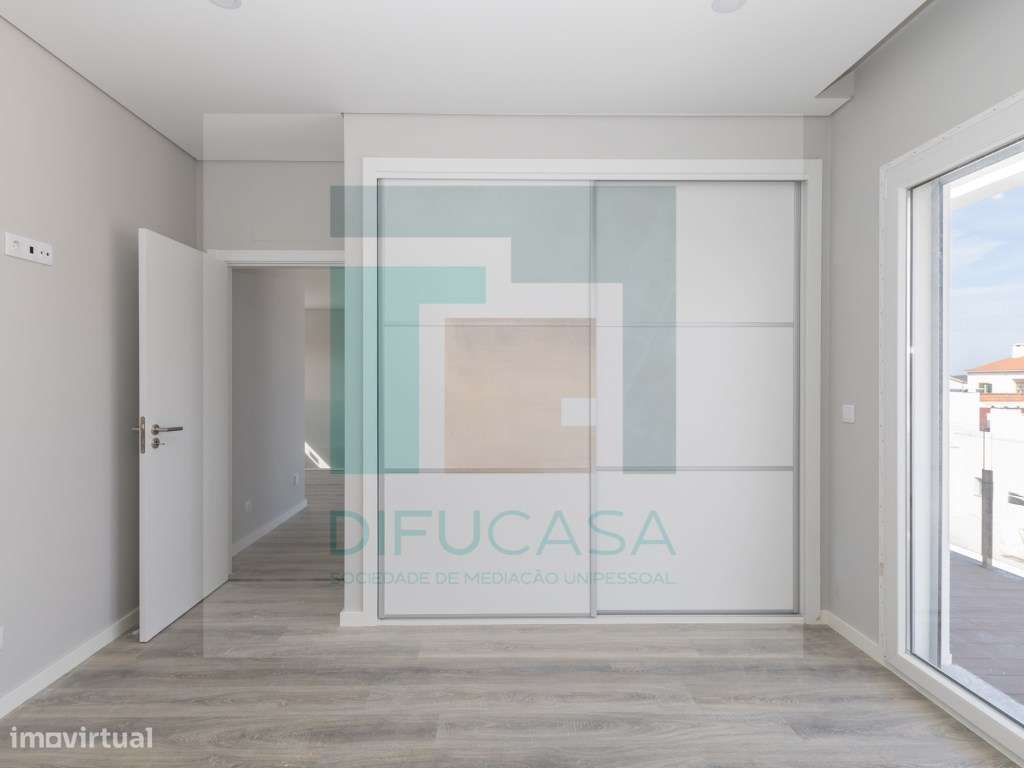 Moradia Isolada T4 Duplex com Piscina e Garagem-45