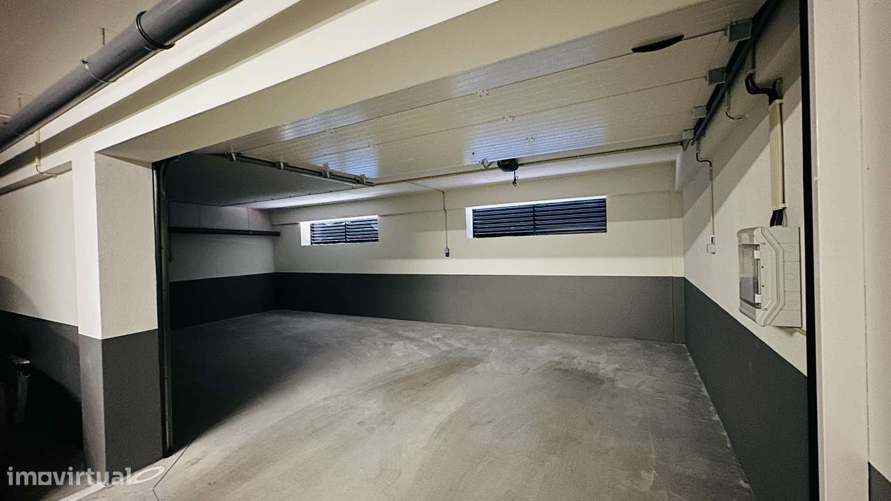 ÚNICO - T3+1 Novo, Último Piso, c/ Varandas e Garagem 3 automóveis-24