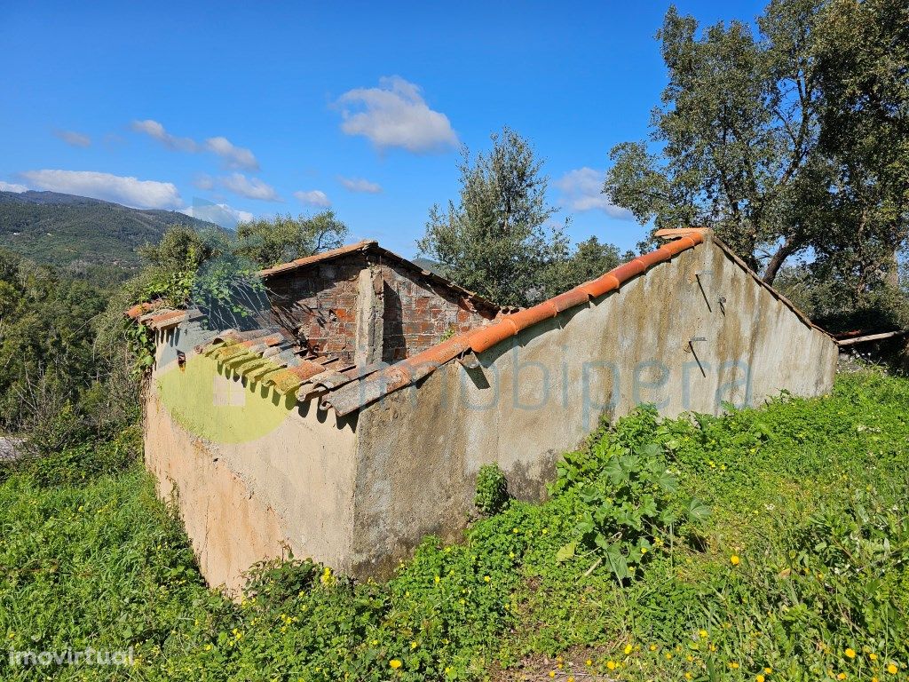 Algarve, Monchique! Terreno de cultura arvense, com urban...