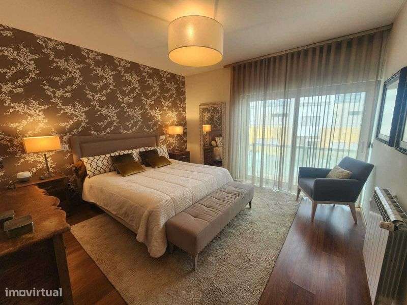 Moradia T3 de 370m² com 4 pisos e potencial para T5 - Grande imagem: 5/12