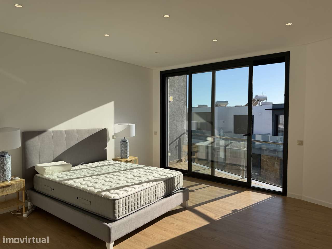 Moradia T4 NOVA com box e piscina-21