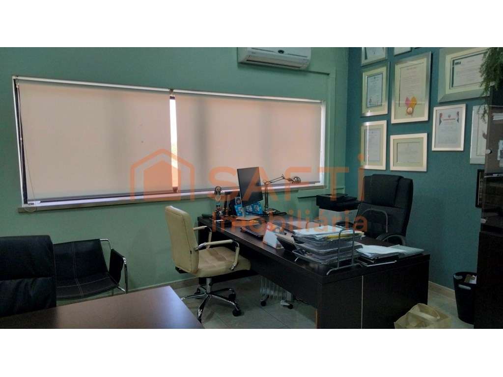 Oportunidade Única: Escritório Espaçoso com Potencial de Transforma... - Grande imagem: 5/6