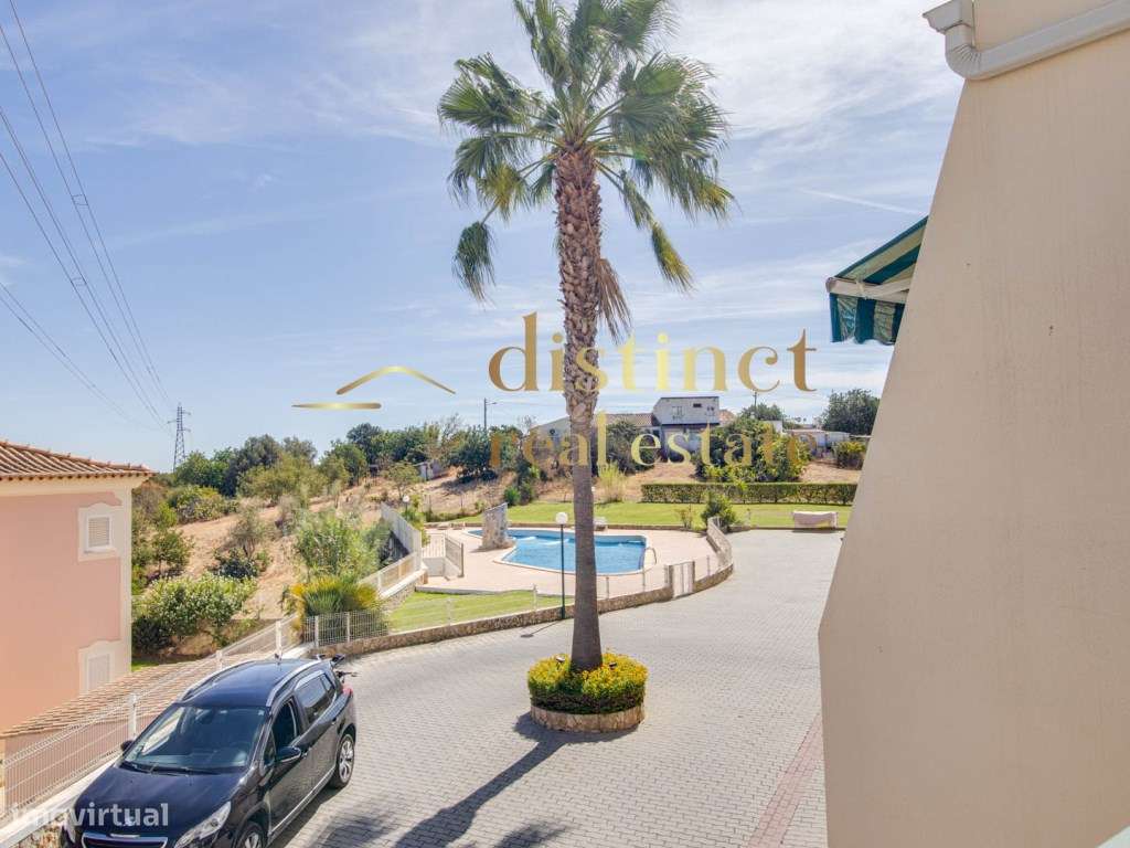 Moradia T2+1 Geminada com Garagem, Piscina, Terraço e BBQ-10