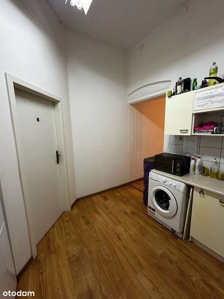 Obszerne mieszkanie w centrum Katowic-9