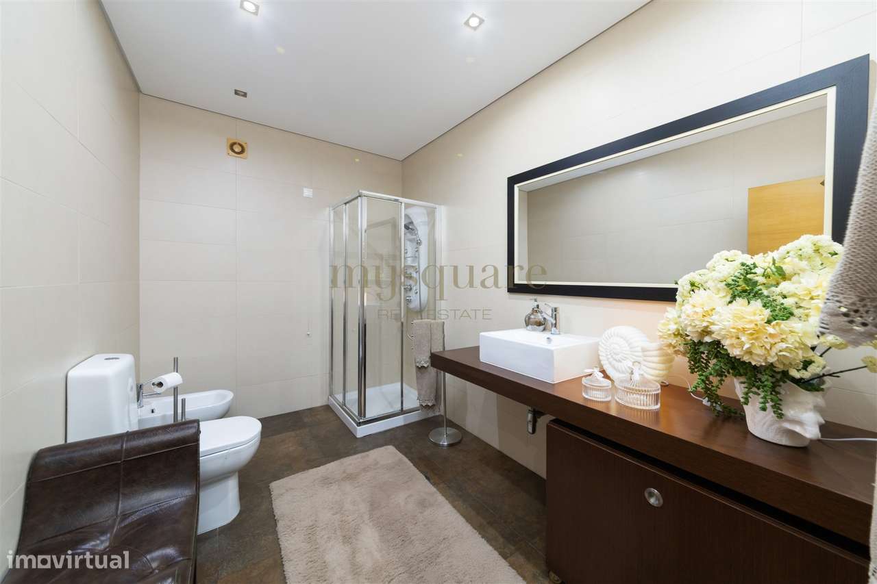 Moradia T4 geminada, com excelentes áreas, a 2 minutos do centro de Sa-13