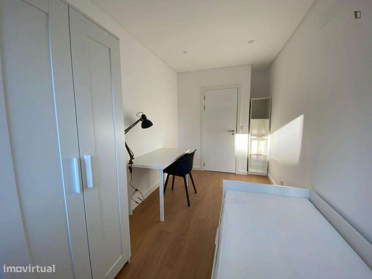 Quarto - localizado em Oeiras Lisbon - Grande imagem: 2/10