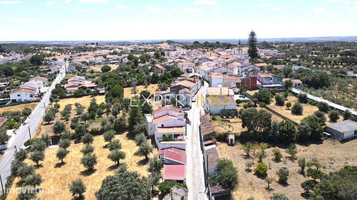 Prédio Urbano com espaço exterior - Aldeia da Mata - Crato-12