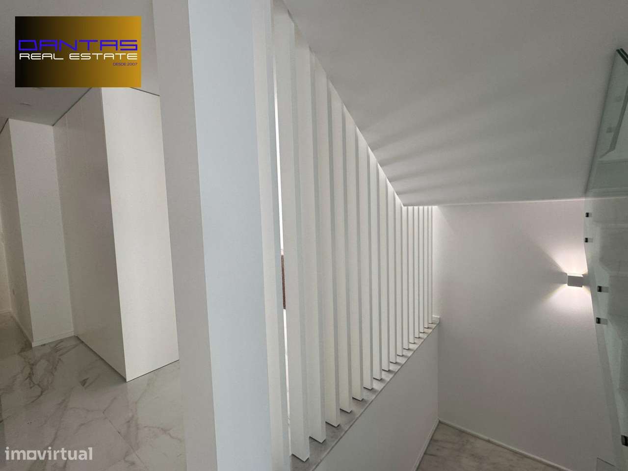 Gaveto T4 já com a estrutura concluída, lote 400m2-19