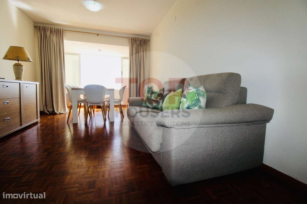 Viva o privilégio de estar na 1ª linha de Mar em Quarteira!-26