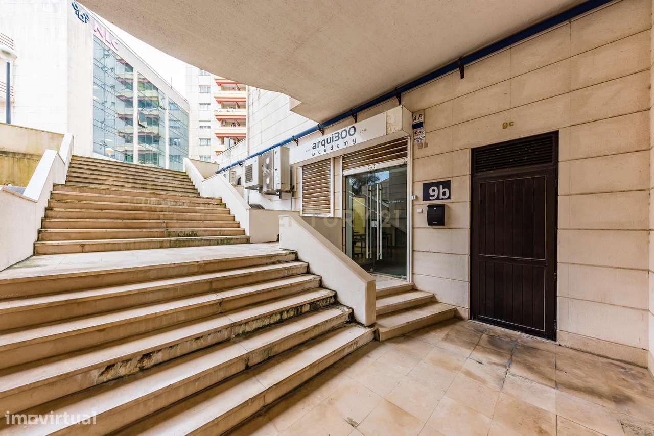 ESCRITÓRIO/ESPAÇO COMERCIAL R/C | ENTRADA INDEPENDENTE | GARAGEM | QUI - Grande imagem: 3/16