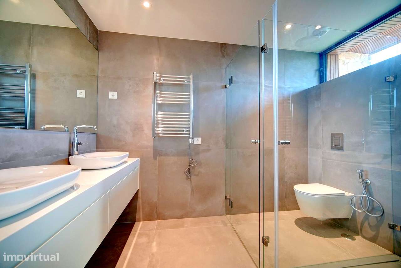 Moradia V4 Luxo na Costa da Guia-14