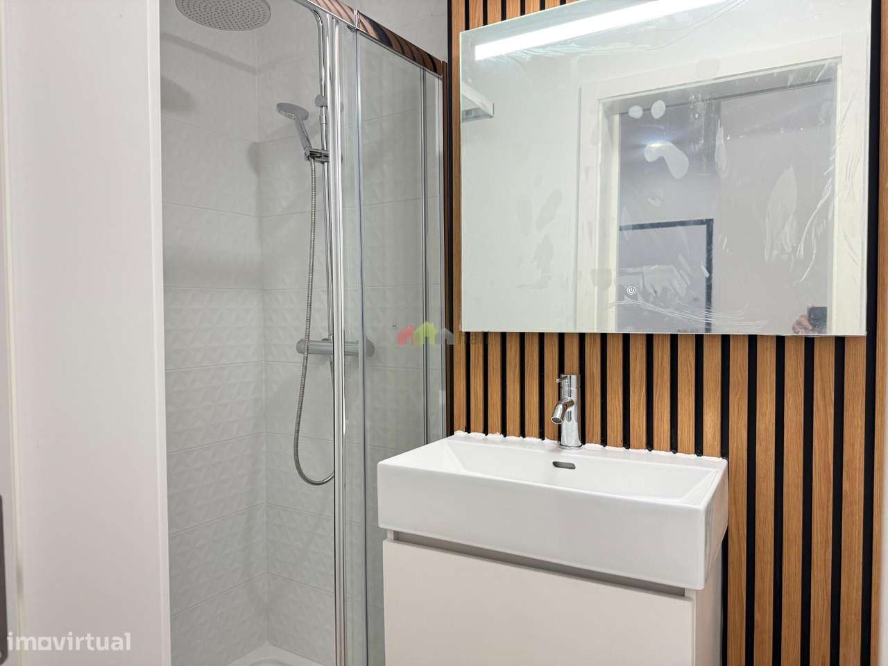 Apartamento T3 Totalmente Remodelado c/ 2 suítes-8