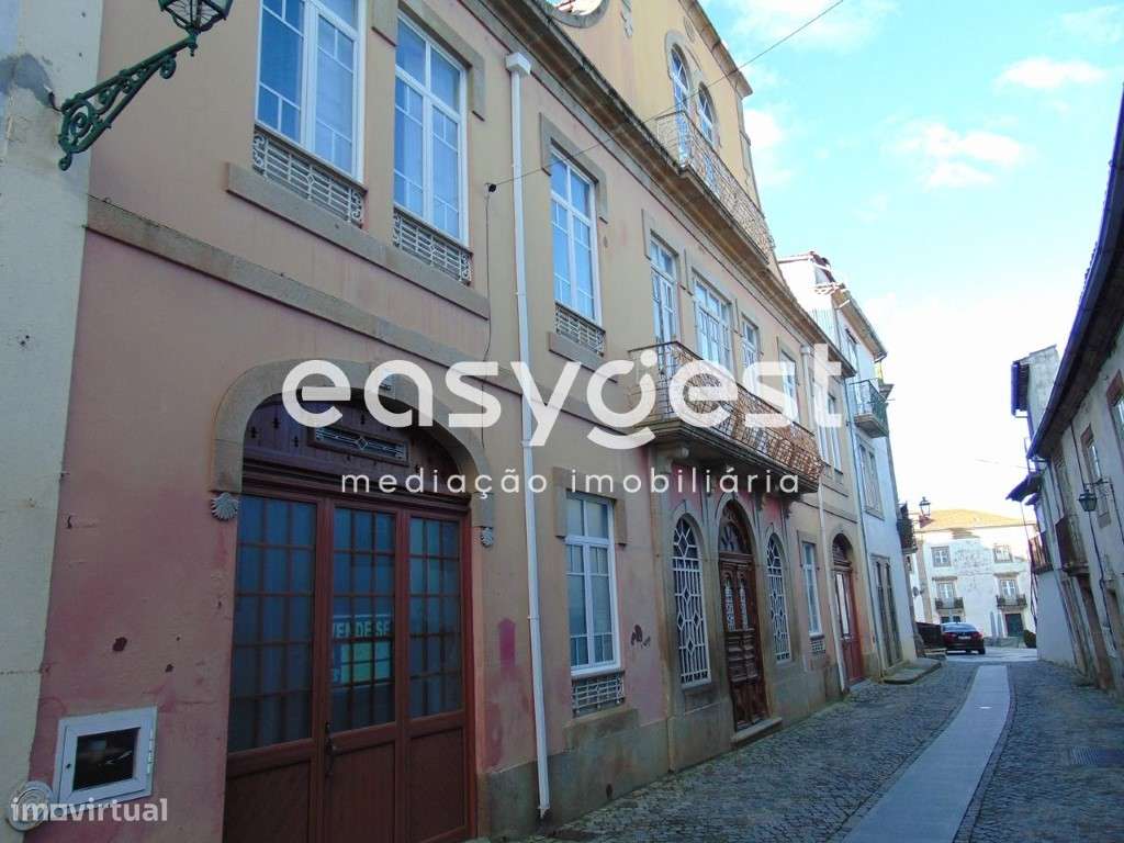 Palacete histórico na parte nobre da cidade de Castelo Branco - Grande imagem: 2/50