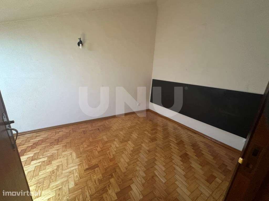 Apartamento T4 com Terraço e Logradouro - Zona Histórica-17