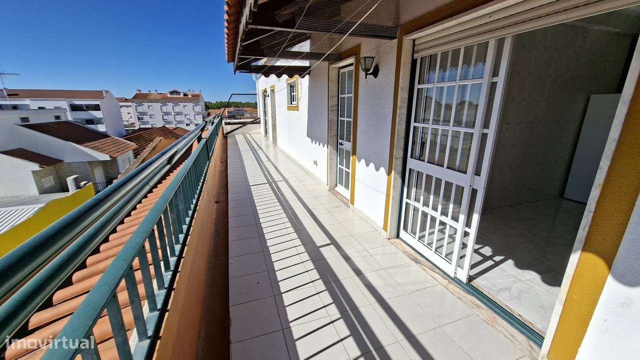 Apartamento T3 com 118m2 e terraço no  Pinhal Novo-7