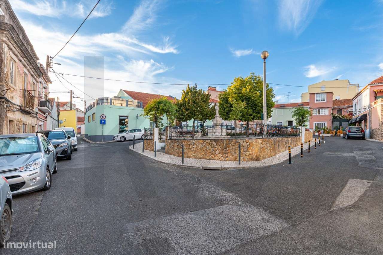 PRÉDIO EM RUÍNA c/ 3 APARTAMENTOS - 230 M2 - CANEÇAS - Odivelas-18