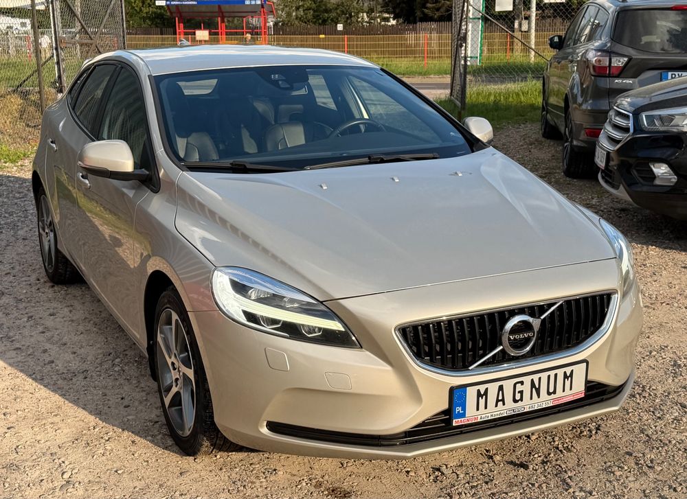 Volvo V40 II (2012-) D3 Momentum 2017