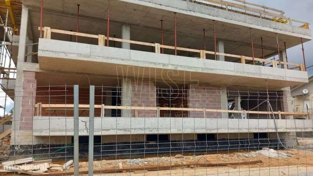 Apartamento T2 com garagem  Lordemão-20