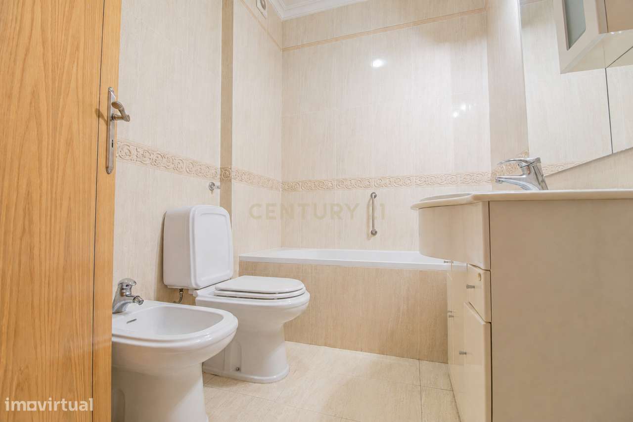 Apartamento T3 com Garagem Dupla na Quinta da Borloteira, Figueira da-16