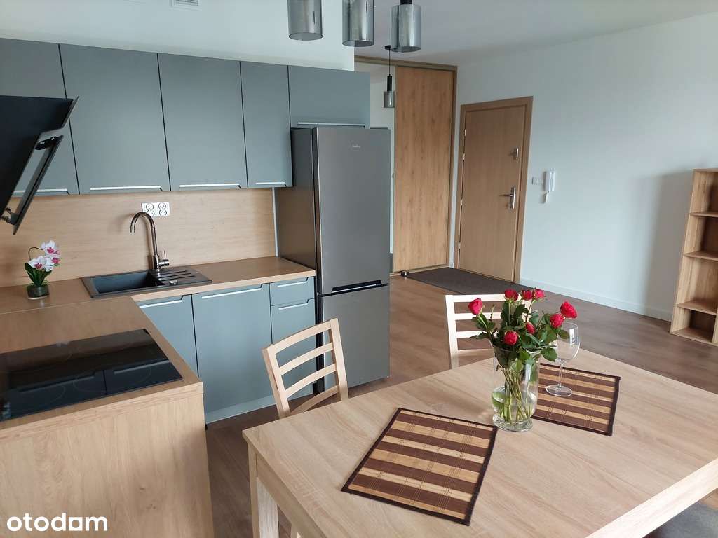 Przestronna kawalerka z miejscem garażowym ! - Pełny obrazek: 2/13