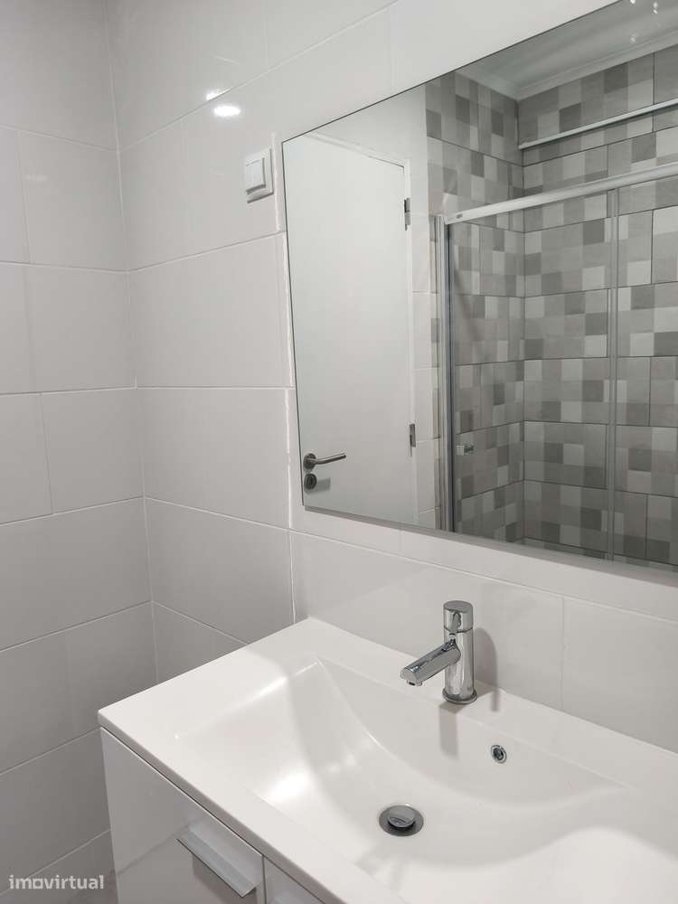 T2 Centro Queijas, Totalmente Remodelado, Junto aos CTT e P. Doce-25