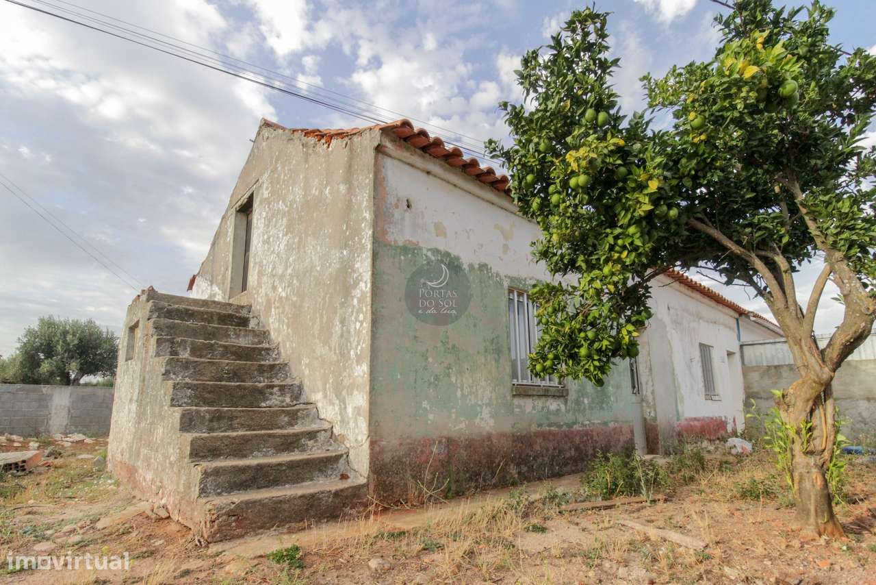 Casa de Pedra V2 c/ Renovação em 528 m2 de Terreno-12